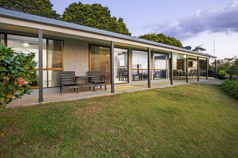 The Bird House - Accommodation Main Beach 3