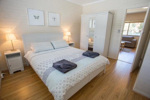 The Blue Door Villa - Accommodation Main Beach 0
