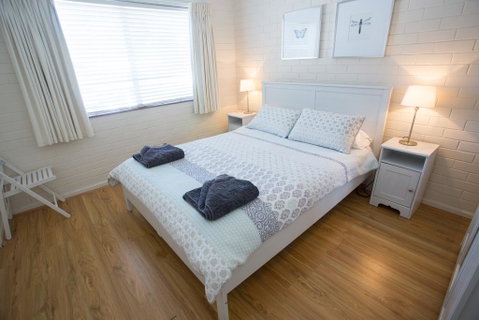 The Blue Door Villa - Accommodation Main Beach 1