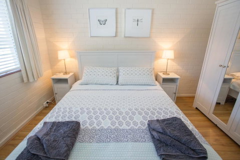 The Blue Door Villa - Accommodation Main Beach 3
