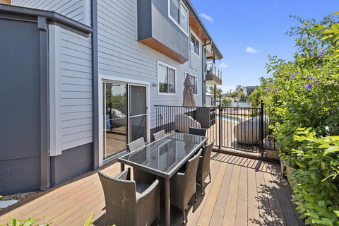 The Boat Shed - Accommodation Main Beach 3