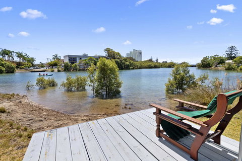 The Boat Shed - Accommodation Main Beach 2