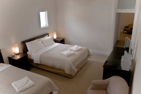 The Bridgetown Hotel - Accommodation Main Beach 1