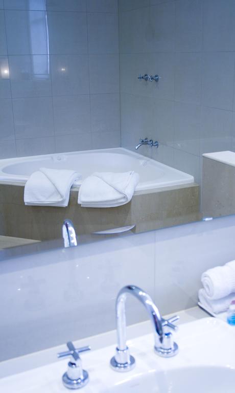The Bridgetown Hotel - Accommodation Main Beach 3