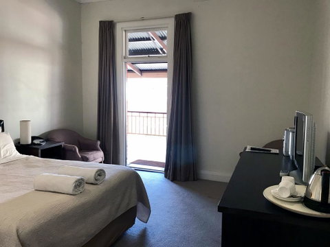 The Bridgetown Hotel - Accommodation Main Beach 2