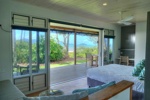 The Bungalows - Accommodation Main Beach 1