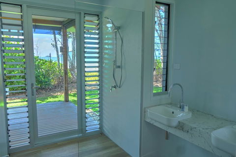 The Bungalows - Accommodation Main Beach 3