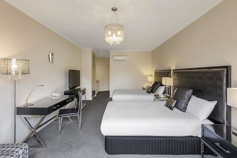 The Carrington Hotel - Accommodation Main Beach 2
