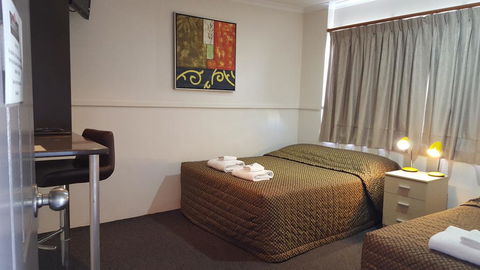 The Commercial Hotel Motel - Accommodation Main Beach 2