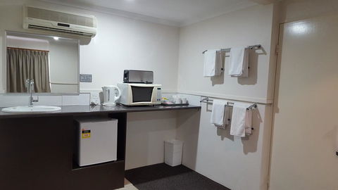 The Commercial Hotel Motel - Accommodation Main Beach 1