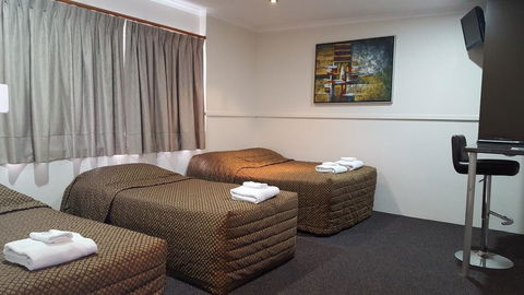 The Commercial Hotel Motel - Accommodation Main Beach 0