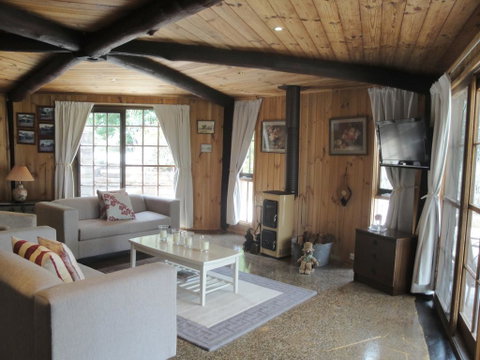 The Cottage - Accommodation Main Beach 0