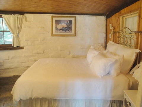 The Cottage - Accommodation Main Beach 2