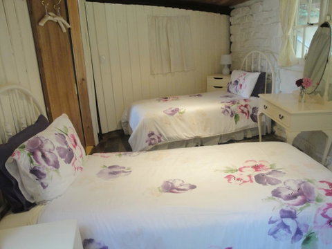 The Cottage - Accommodation Main Beach 3