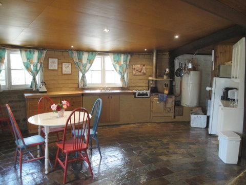 The Cottage - Accommodation Main Beach 1