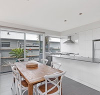 The Craic - Accommodation Main Beach