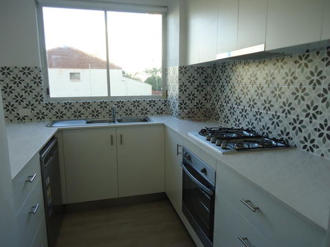 The Crest Apartments - Accommodation Main Beach 3