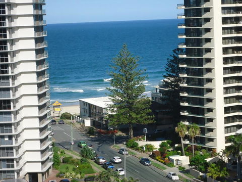 The Crest Apartments - Accommodation Main Beach 0