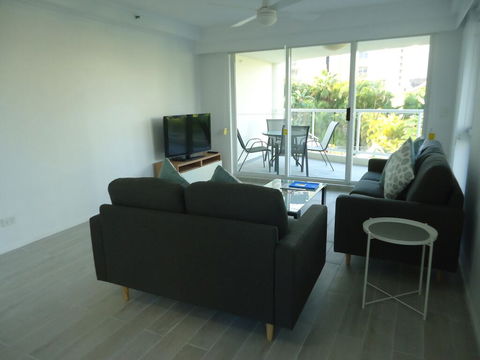 The Crest Apartments - Accommodation Main Beach 1