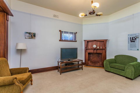 The Curtin Family Home - Accommodation Main Beach 1