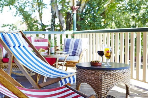 The Daylesford Hotel - Accommodation Main Beach 0