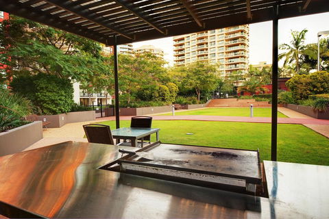 The Docks On Goodwin - Accommodation Main Beach 3