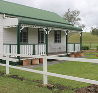The Dollhouse Cottage - Accommodation Main Beach
