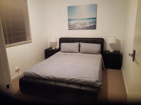 The DOLPHIN PLACE - Accommodation Main Beach 3