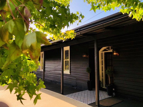 The Dudley Boutique Hotel - Accommodation Main Beach 1