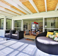 The Endless Summer  Culburra - Pet Friendly - 2 Mins to Beach - Accommodation Main Beach