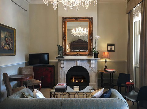 The Empyre Boutique Hotel - Accommodation Main Beach 3