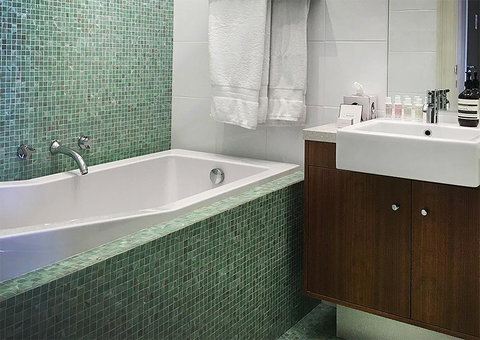 The Empyre Boutique Hotel - Accommodation Main Beach 1