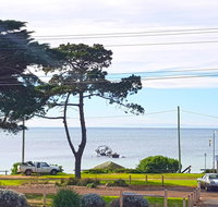 The Esplanade Holiday Home - Accommodation Main Beach