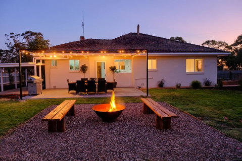 The Farmhouse. - Accommodation Main Beach 0