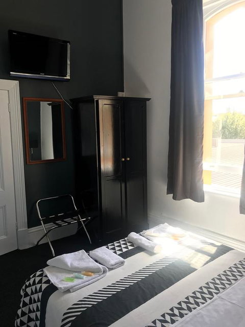 The Federal Boutique Hotel - Accommodation Main Beach 3