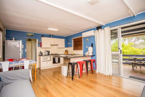 The Gee Beach House - Accommodation Main Beach 0