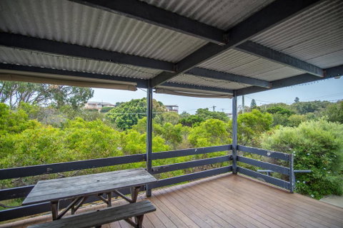 The Gee Beach House - Accommodation Main Beach 3