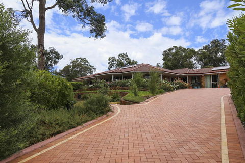 The Good Life B&B - Accommodation Main Beach 0