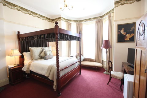 The Grand On Macfie - Accommodation Main Beach 2