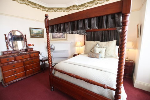 The Grand On Macfie - Accommodation Main Beach 1