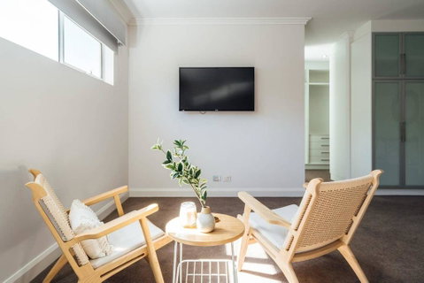 The Grand Oasis - Pool - Wifi - Mins From Beach - Accommodation Main Beach 3