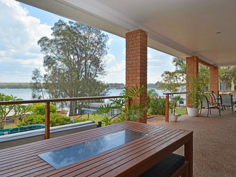 The House On The Lake @ Fishing Point, Lake Macquarie - Honestly Put The Line In And Catch Fish - Accommodation Main Beach 0