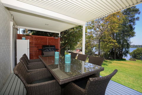 The Jetty At Culburra Beach - Pet Friendly Waterfront - Accommodation Main Beach 2