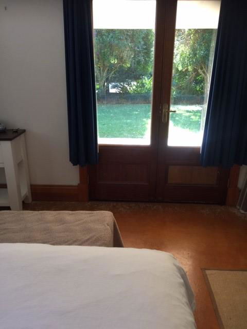 The Lakehouse Manor - Accommodation Main Beach 3