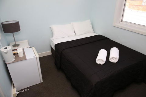 The Lakes Hotel - Accommodation Main Beach 2