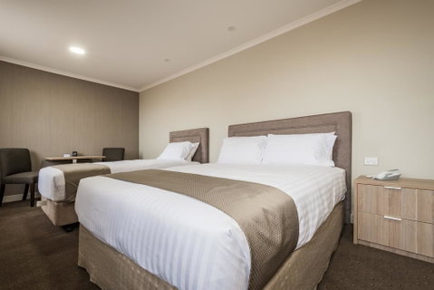 The Lighthouse Hotel - Accommodation Main Beach 3
