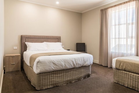 The Lighthouse Hotel - Accommodation Main Beach 0