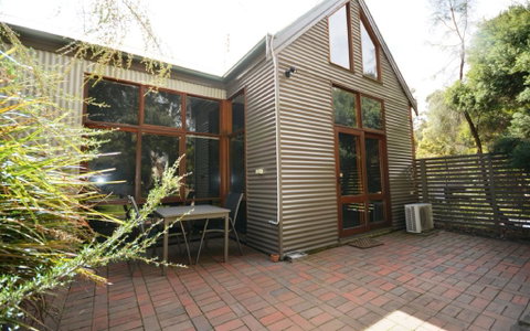 The Lodges - Accommodation Main Beach 1