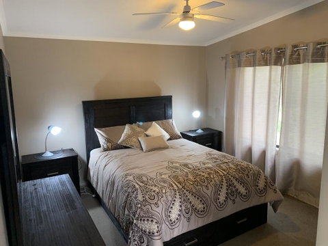 The Lodges Two - Accommodation Main Beach 3