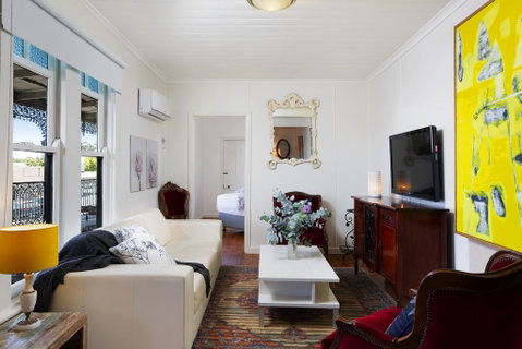 The Mayfair - Accommodation Main Beach 0